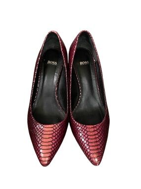 BOSS Burgundy Metallic Snake-Embossed Pointed Toe Pumps 37
